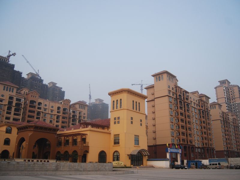 華強(qiáng)城一期二標(biāo)段工程（2010年省文明工地、省“結(jié)構(gòu)中州杯”工程）